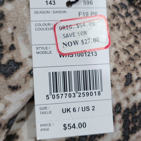 Cute Missguided Woman's Leopard Mini Skirt - Picture 5 of 7